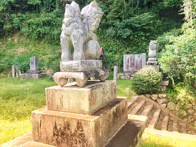 両新田神社の狛犬