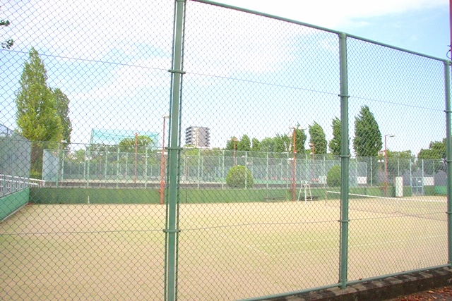 鶴見緑地、テニスコート