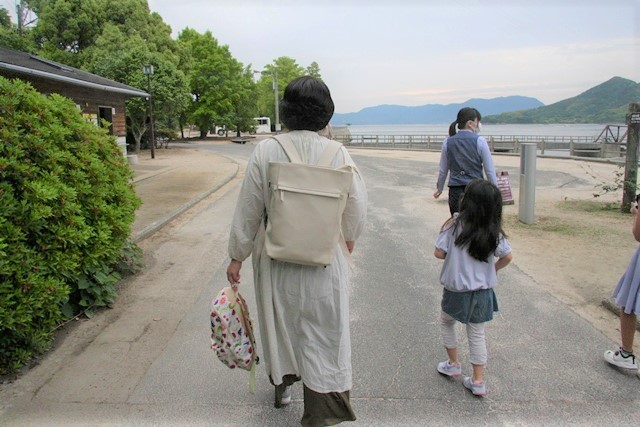 大久野島 休暇村、ウサギさんと季節を感じる 朝のお散歩会